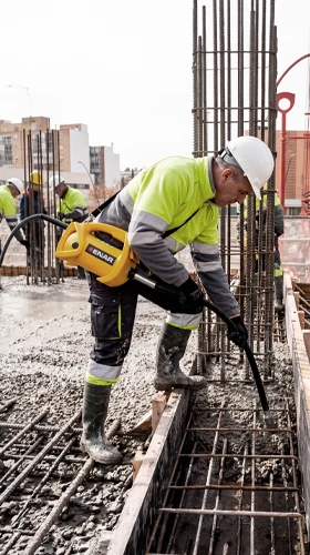 ENAR concrete vibrators stand out for its high quality and performance. 
